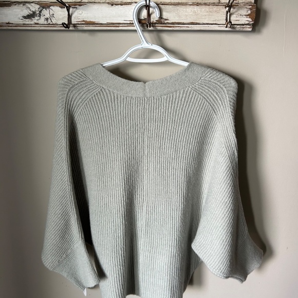 New w/Tags Women's Venice Love Sweater Light Green - Size Extra Small - Picture 2 of 2